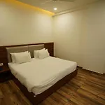 Hotel Regal By Rhytham